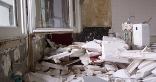 Демонтаж хрущевки в Темрюке - удаление старых полов и стен по выгодной цене от 1745 рублей.
