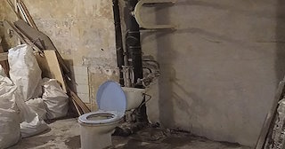 Демонтаж сантехкабины в панельном доме - цена от 1027 рублей | Сварной-Тмр